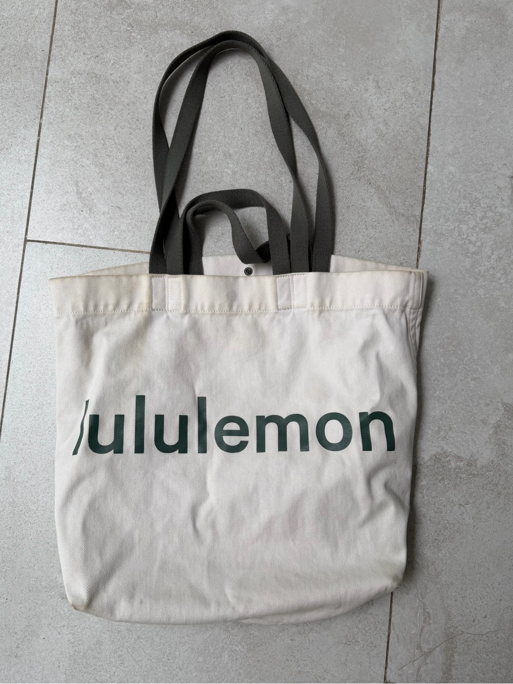 Lululemon tote